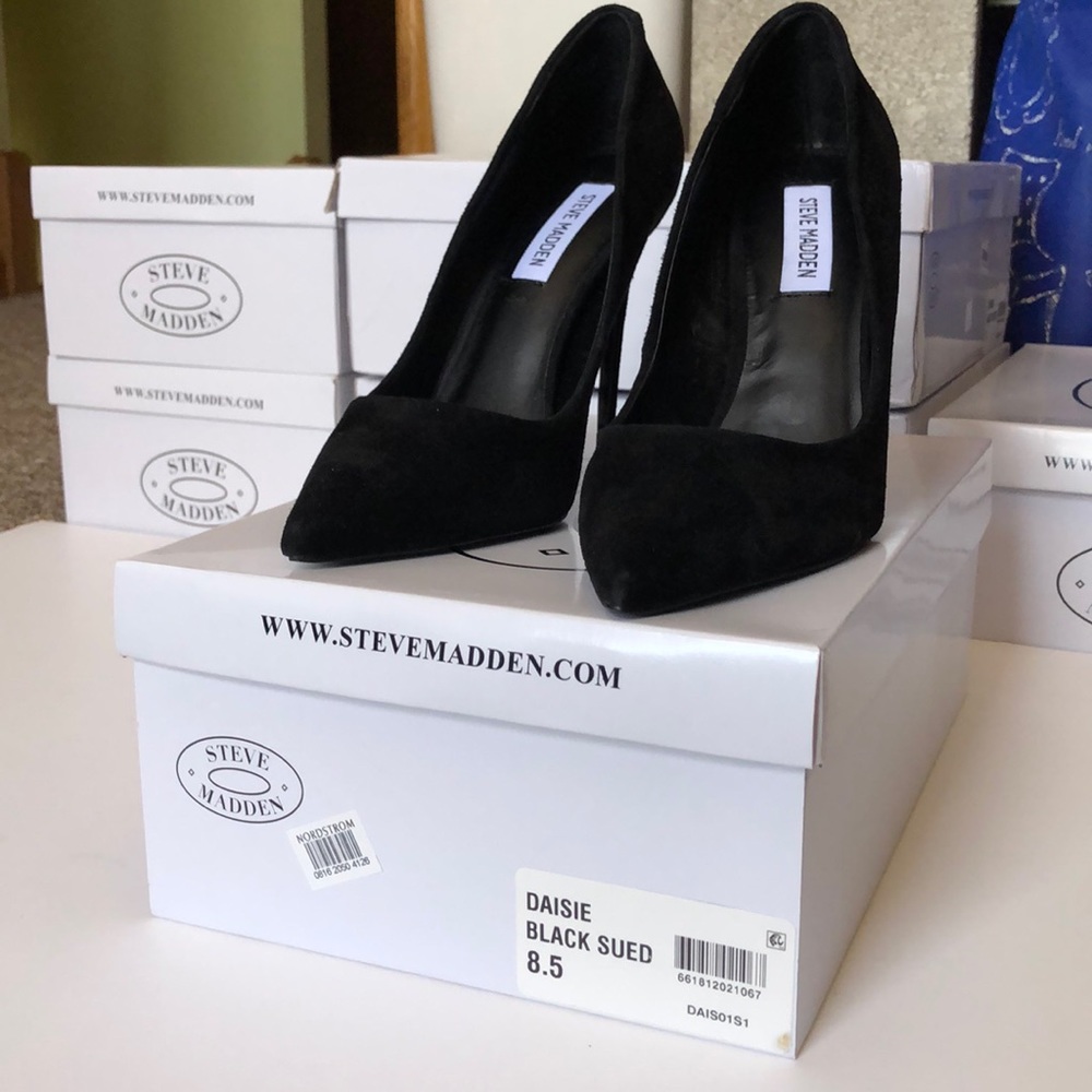 NEW Steve Madden Black Suede Pumps
